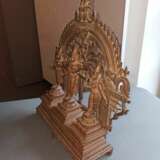 Altartriade mit zentraler Darstellung von Rama und einer weiteren Form von Rama und Bhu - фото 5
