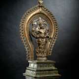 Bronze des Vishnu auf einem Sockel stehend - Foto 1