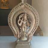 Bronze des Vishnu auf einem Sockel stehend - Foto 4