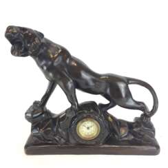 Art-Deko Tierfigur: Plastik eines Panthers mit Uhr / Aufsatzuhr. Deutsch um 1930.