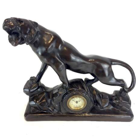 Art-Deko Tierfigur: Plastik eines Panthers mit Uhr / Aufsatzuhr. Deutsch um 1930. - фото 2