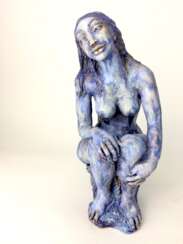 Anni Jung: Weiblicher Akt in Blau. Skulptur. 2010.