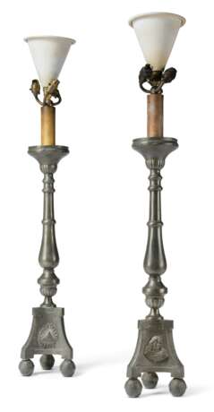 A PAIR OF NORTH EUROPEAN PEWTER ALTAR CANDLESTICK LAMPS - фото 3