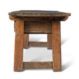 A SPANISH CHESTNUT SIDE TABLE - фото 2