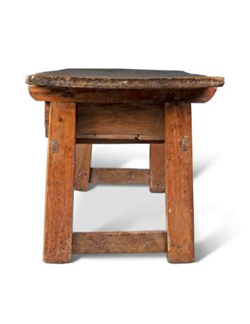 A SPANISH CHESTNUT SIDE TABLE - фото 2