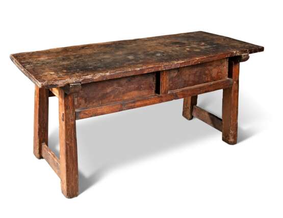 A SPANISH CHESTNUT SIDE TABLE - photo 3
