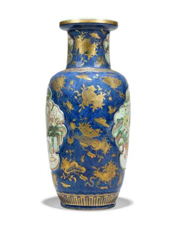 A PAIR OF CHINESE FAMILLE VERTE AND POWDER BLUE 'FIGURAL' VASES - photo 7
