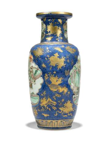 A PAIR OF CHINESE FAMILLE VERTE AND POWDER BLUE 'FIGURAL' VASES - photo 9