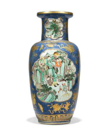 A PAIR OF CHINESE FAMILLE VERTE AND POWDER BLUE 'FIGURAL' VASES - photo 15
