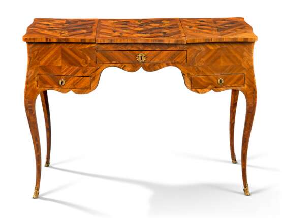 A LOUIS XV TULIPWOOD, BOIS SATINE AND FRUITWOOD MARQUETRY WRITING-TABLE - фото 1