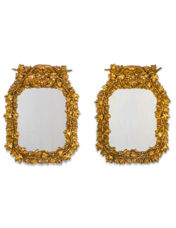 A PAIR OF ENGLISH PARCEL-SILVERED AND GILT-COMPOSITION MIRRORS - фото 1