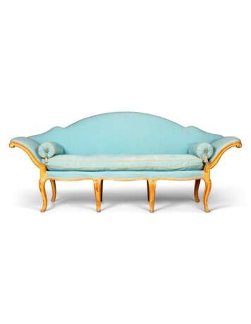 A NORTH ITALIAN PARCEL-GILT AND CREAM-PAINTED SOFA - фото 1