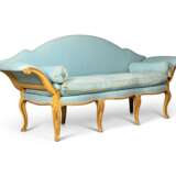 A NORTH ITALIAN PARCEL-GILT AND CREAM-PAINTED SOFA - фото 3