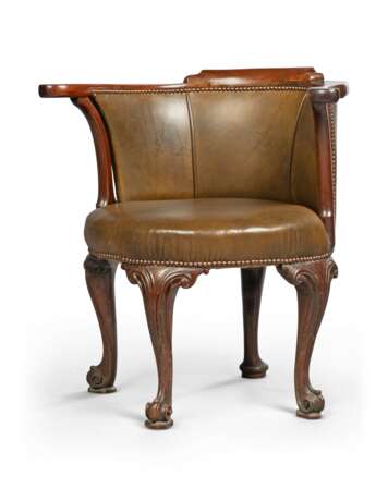 A GEORGE II MAHOGANY TUB-SHAPED DESK CHAIR - Foto 2