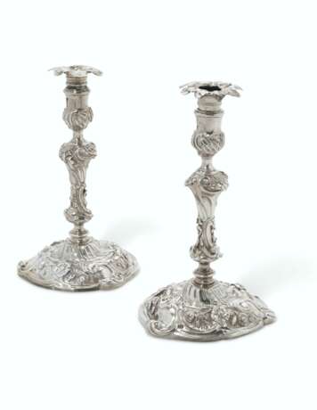 Sieber, Ernest. A PAIR OF GEORGE II SILVER CANDLESTICKS - фото 1