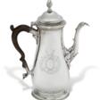 A GEORGE II SILVER COFFEE POT - Auktionsarchiv