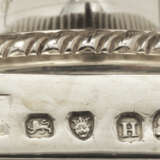 Ellerton, Thomas. A PAIR OF GEORGE III SILVER SAUCE TUREENS AND COVERS - Foto 2
