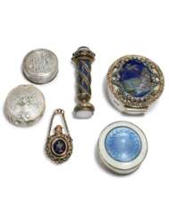 A GROUP OF FOUR SILVER SILVER PILL-BOXES, A SILVER-GILT SCENT BOTTLE PENDANT AND A SILVER-GILT AND LAPIS-LAZULI TABLE SEAL