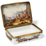 A GILT METAL-MOUNTED GERMAN PORCELAIN SNUFF-BOX AND COVER - photo 2
