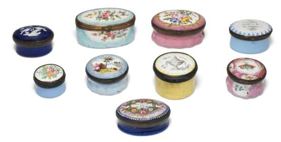 A GROUP OF NINE ENAMEL PATCH BOXES - photo 1