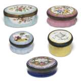 A GROUP OF NINE ENAMEL PATCH BOXES - photo 1