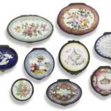 A GROUP OF NINE ENAMEL PATCH BOXES - фото 5