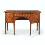 A GEORGE III MAHOGANY SIDEBOARD - Foto 1