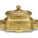 THREE PATINATED AND GILT-BRONZE INKSTANDS - фото 8