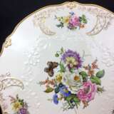 Außergewöhnliche Prunk-Platte, Meissen Porzellan, Relief Neumarseille, Blumen-Bouquet und Schmetterling, 39 cm, sehr gut - фото 2