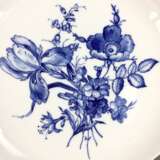 Anbietteller / Runde Platte: Meissen Porzellan, Dekor Deutsche Blume in Blau, Form Neuer Ausschnitt, 1. Hälfte 20. Jahrhundert, - Foto 2