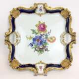 Außergewöhnliche Carré Platte / Quadratplatte: Meissen Porzellan. Kobaltblau und Gold. Blumenbouquet. 1. Wahl. Um 1900. - Foto 1