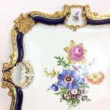 Außergewöhnliche Carré Platte / Quadratplatte: Meissen Porzellan. Kobaltblau und Gold. Blumenbouquet. 1. Wahl. Um 1900. - Foto 2
