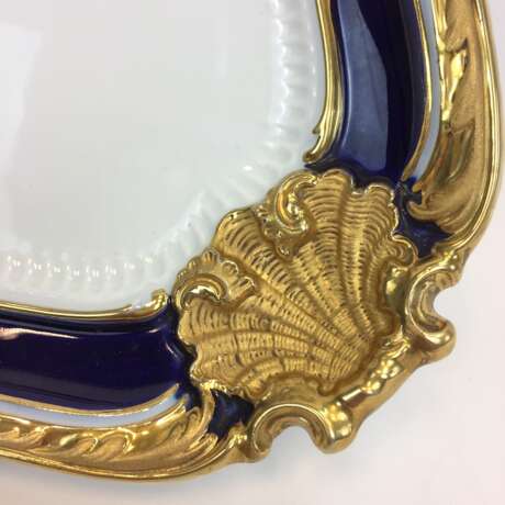 Außergewöhnliche Carré Platte / Quadratplatte: Meissen Porzellan. Kobaltblau und Gold. Blumenbouquet. 1. Wahl. Um 1900. - Foto 5