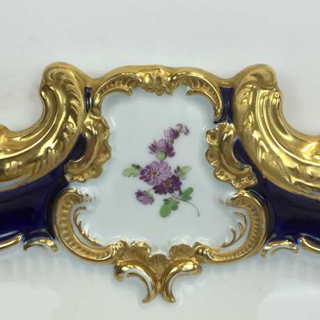 Außergewöhnliche Carré Platte / Quadratplatte: Meissen Porzellan. Kobaltblau und Gold. Blumenbouquet. 1. Wahl. Um 1900. - Foto 6