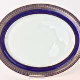 Ovalplatte: Meissen Porzellan, T-Glatt, Fahne kobaltblau, Goldkante, um 1900, sehr gut. - photo 2