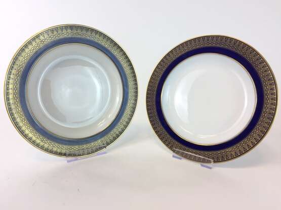 Zwei Suppenteller: Meissen Porzellan, T-Glatt, Fahne kobaltblau, Goldkante, um 1900, sehr gut. - фото 1
