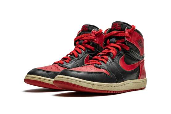 Nike AirJordan. Air Jordan 1 High “Black/Red,” Original Salesman Sample - Foto 2