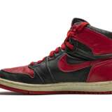 Nike AirJordan. Air Jordan 1 High “Black/Red,” Original Salesman Sample - Foto 6