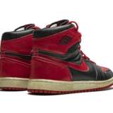 Nike AirJordan. Air Jordan 1 High “Black/Red,” Original Salesman Sample - Foto 9