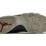 Nike AirJordan. Air Jordan 9, B.J. Armstrong Player Exclusive, Game Worn, Dual Signed - Foto 7