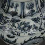 Blau-weiße Vase - photo 10