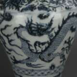 Blau-weiße Vase - фото 11