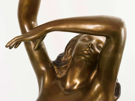 MONACO, S . Großer Bronze-Frauenakt Risveglio . - photo 9
