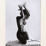 DE DIENES, André (1913 Siebenbürgen - 1985 Los Angeles). De Dienes: 3 erotische weibliche Akte. - Foto 3