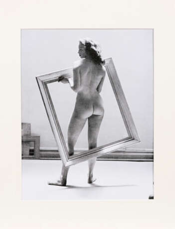 DE DIENES, André (1913 Siebenbürgen - 1985 Los Angeles). De Dienes: 3 erotische weibliche Akte. - photo 4