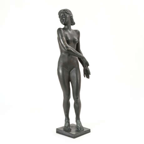 EICHLER, Theodor (zugeschrieben) (1868 Oberspaar - 1946 ebd). Bronzeskulptur stehender Frauenakt, unsigniert, Theodor Eichler. - Foto 1