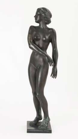EICHLER, Theodor (zugeschrieben) (1868 Oberspaar - 1946 ebd). Bronzeskulptur stehender Frauenakt, unsigniert, Theodor Eichler. - photo 3