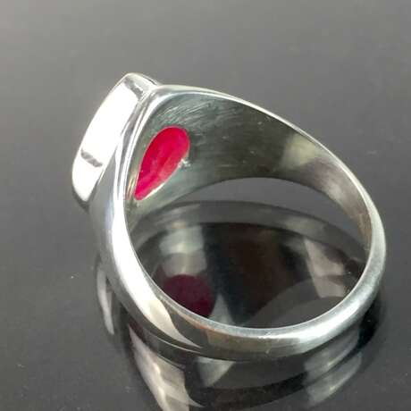 Eleganter Ring mit großem leuchtendem Rubin von ca. 8 Karat in Silber 925. - Foto 2