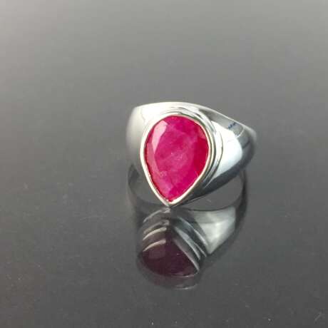 Eleganter Ring mit großem leuchtendem Rubin von ca. 8 Karat in Silber 925. - photo 3