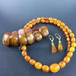 Art-Deko Bernstein-Oliven-Kette, Bernstein-Armband und Bernstein-Ohrhänger, schönes Ensemble um 1920.